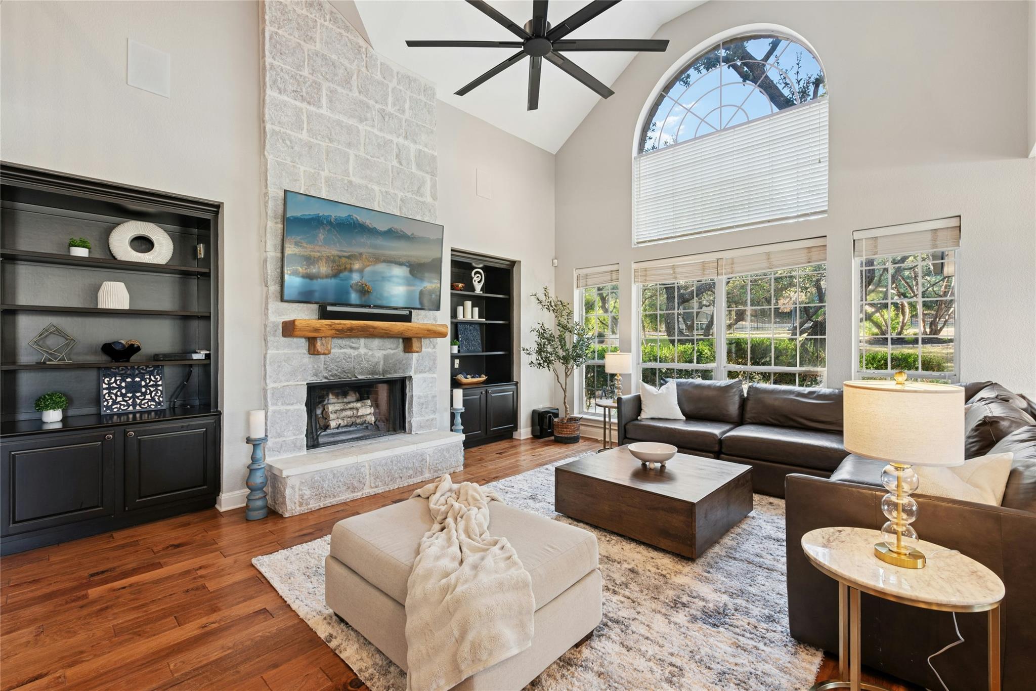 2 Heatherbloom Ln, The Hills, TX 78738