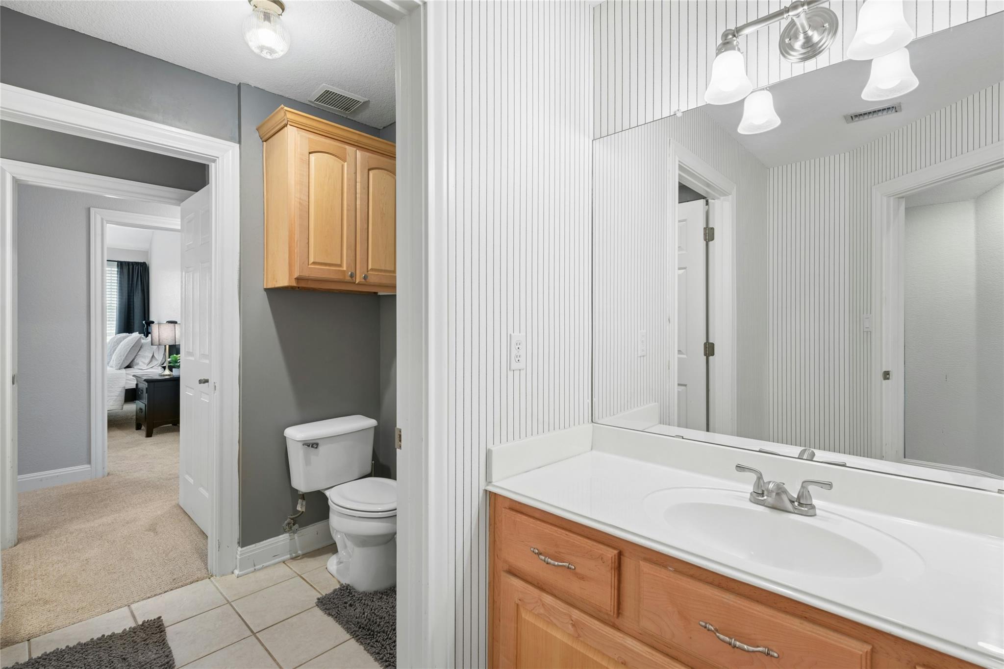 2 Heatherbloom Ln, The Hills, TX 78738