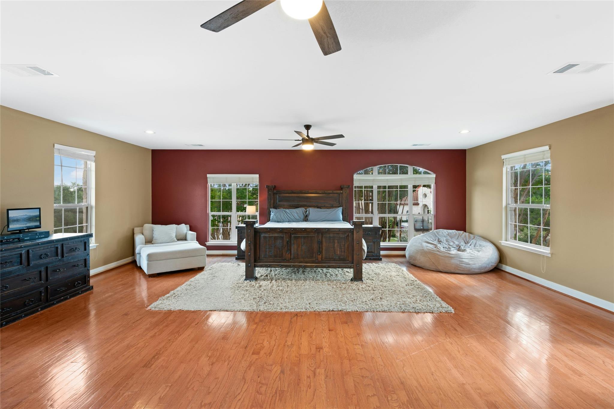 2 Heatherbloom Ln, The Hills, TX 78738