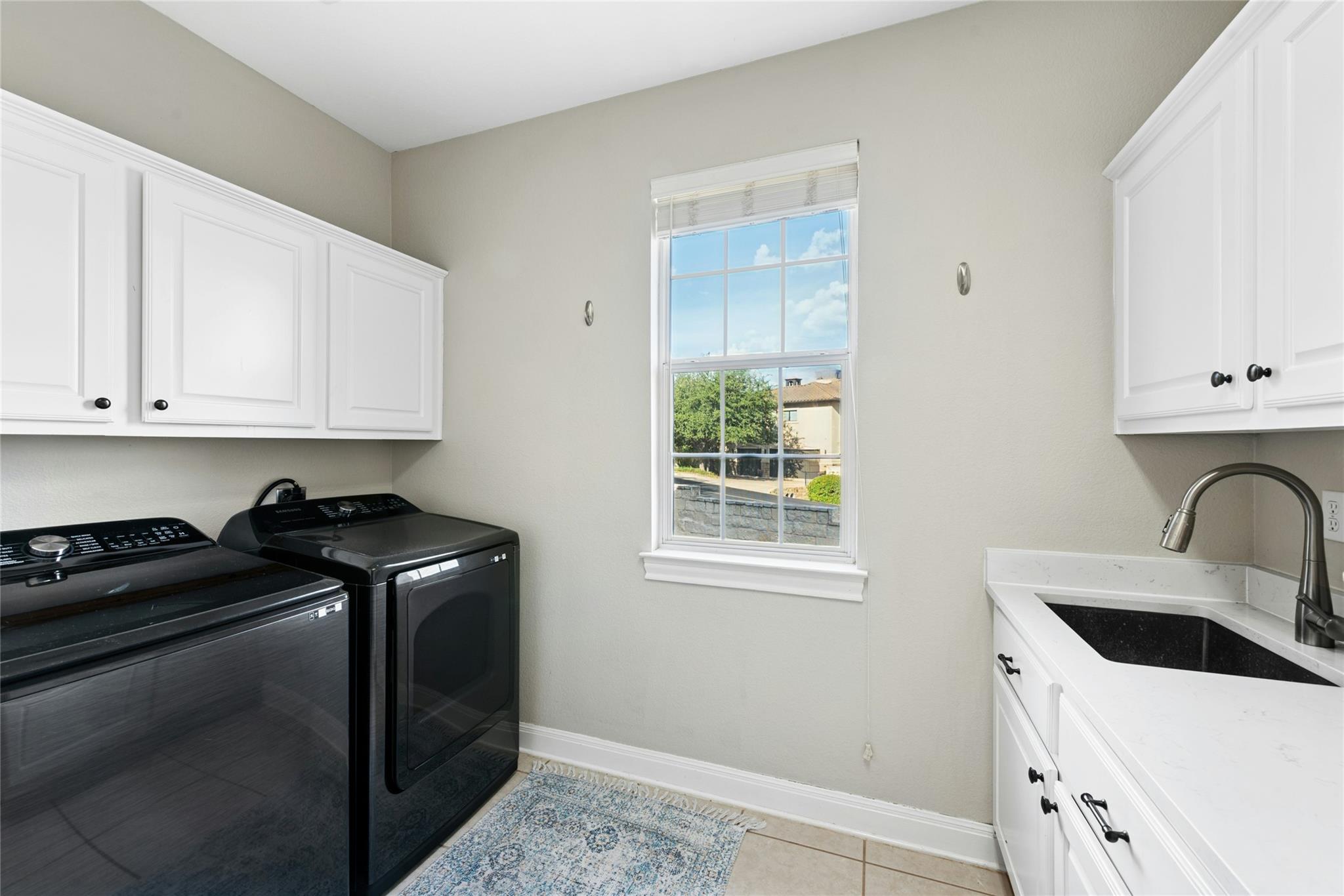 2 Heatherbloom Ln, The Hills, TX 78738