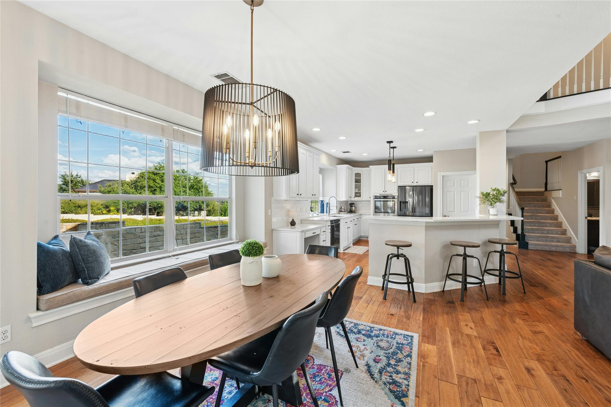 2 Heatherbloom Ln, The Hills, TX 78738