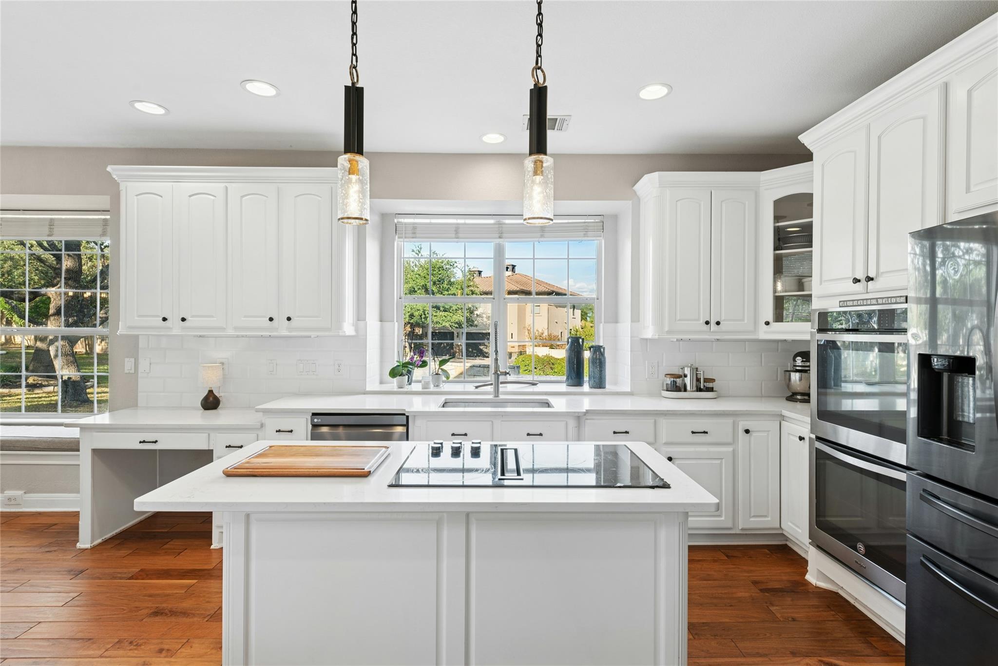 2 Heatherbloom Ln, The Hills, TX 78738