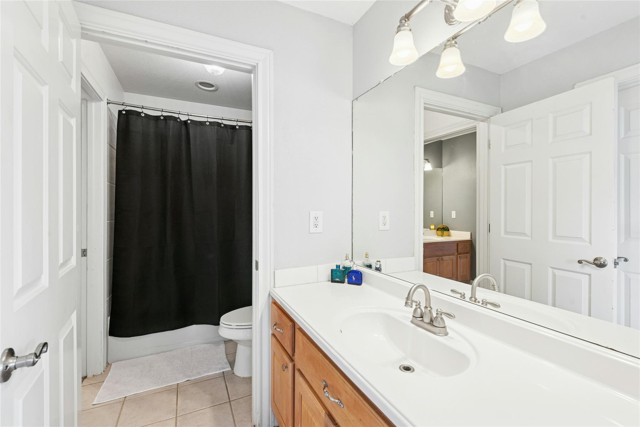 2 Heatherbloom Ln, The Hills, TX 78738