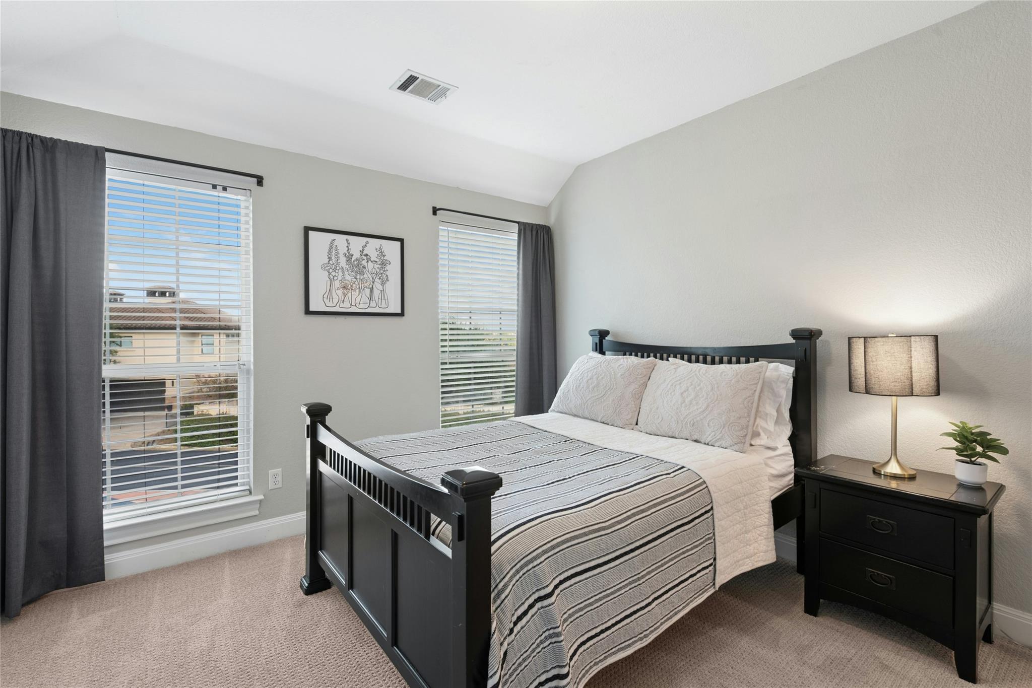 2 Heatherbloom Ln, The Hills, TX 78738