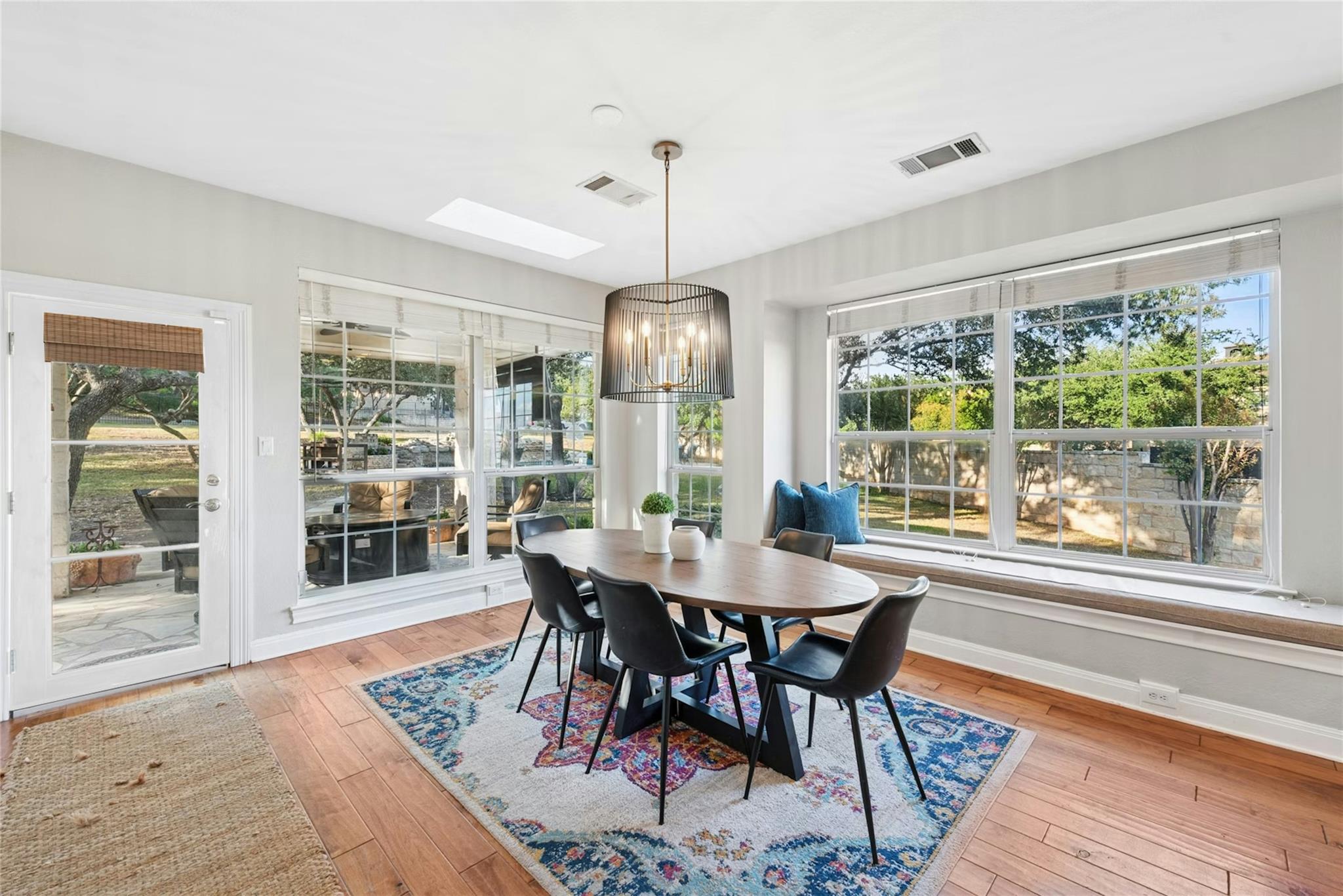 2 Heatherbloom Ln, The Hills, TX 78738