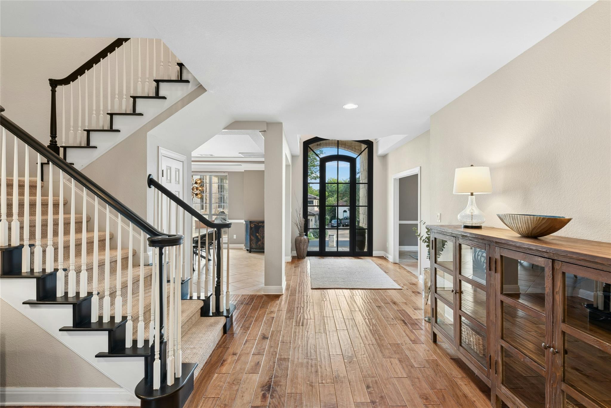 2 Heatherbloom Ln, The Hills, TX 78738