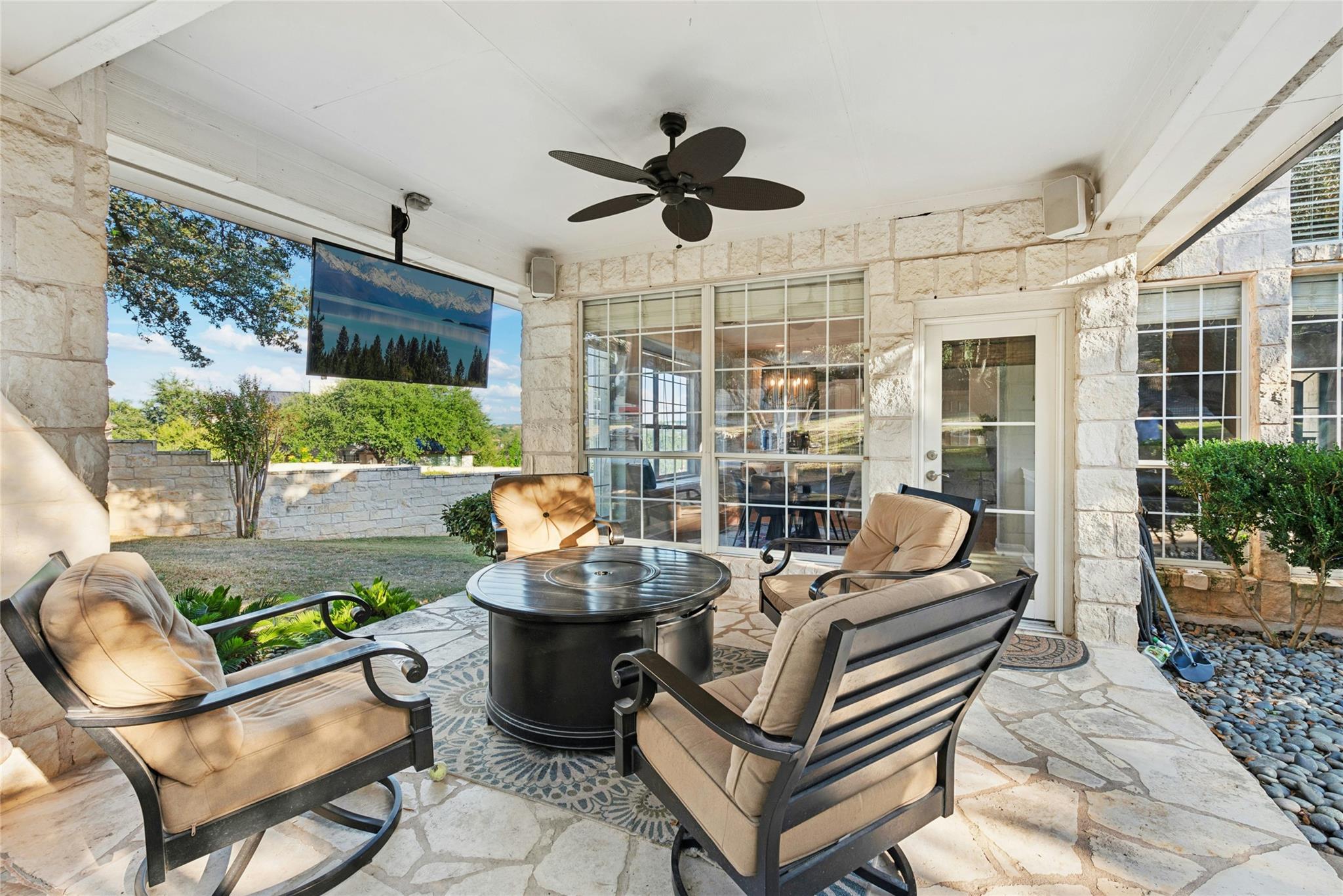 2 Heatherbloom Ln, The Hills, TX 78738