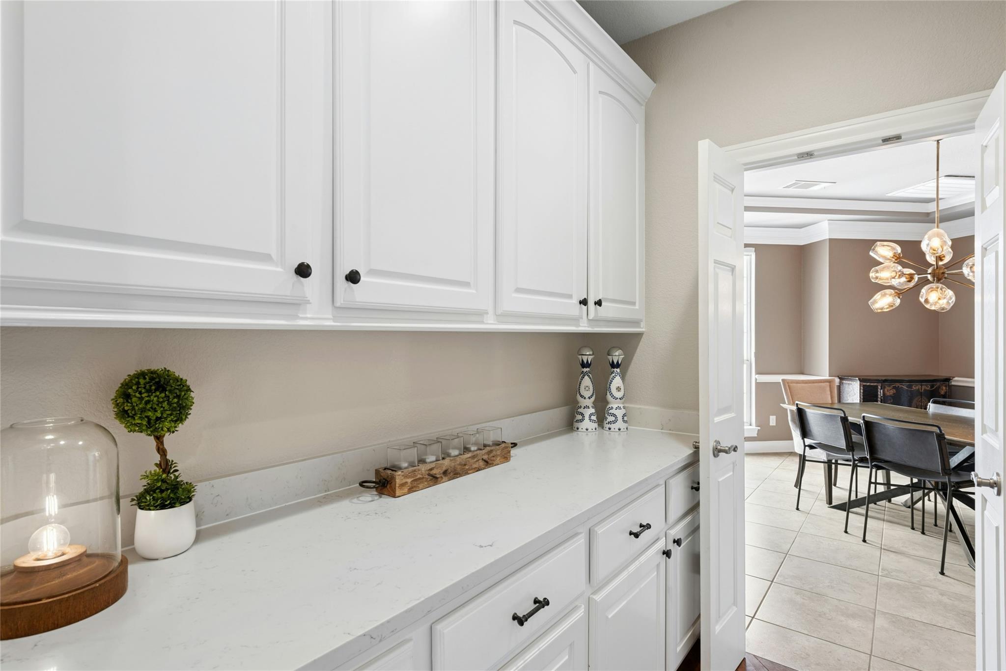 2 Heatherbloom Ln, The Hills, TX 78738