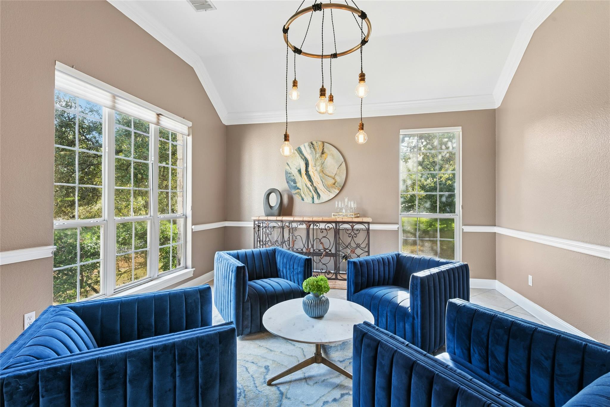 2 Heatherbloom Ln, The Hills, TX 78738