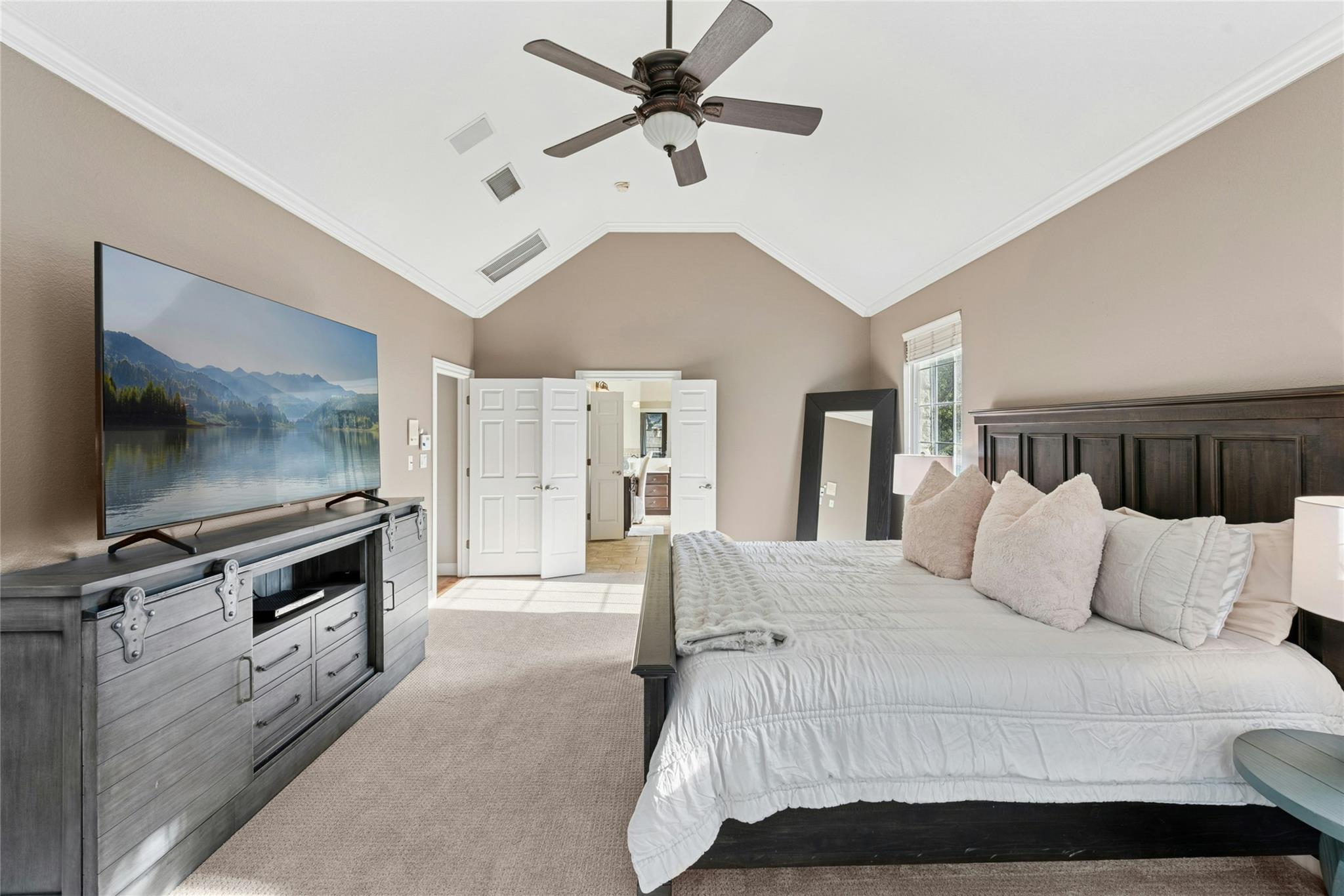 2 Heatherbloom Ln, The Hills, TX 78738