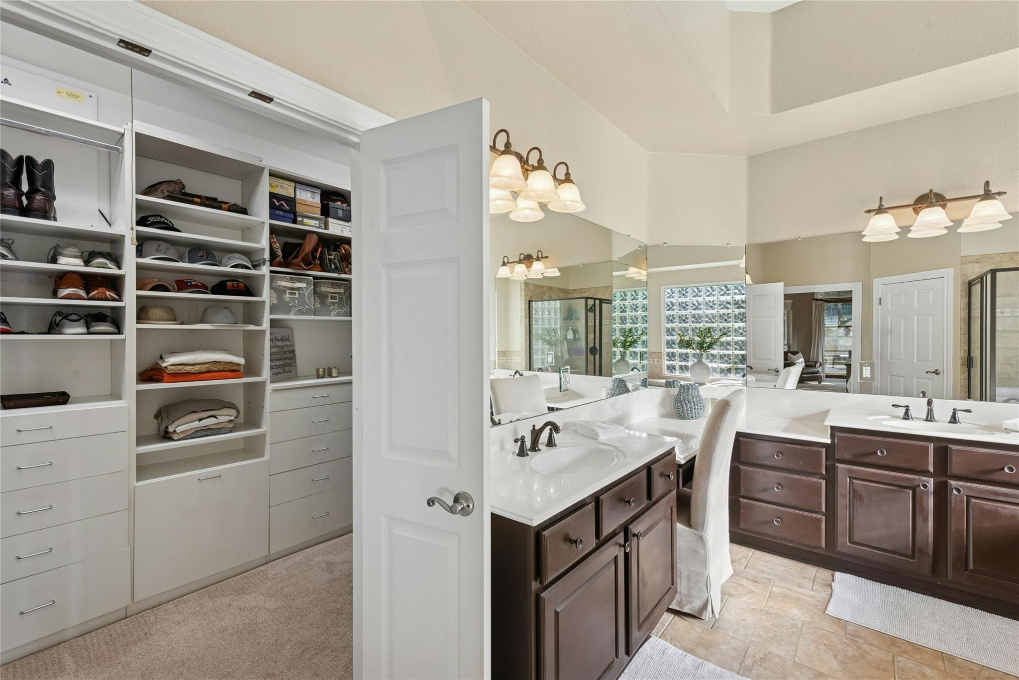 2 Heatherbloom Ln, The Hills, TX 78738