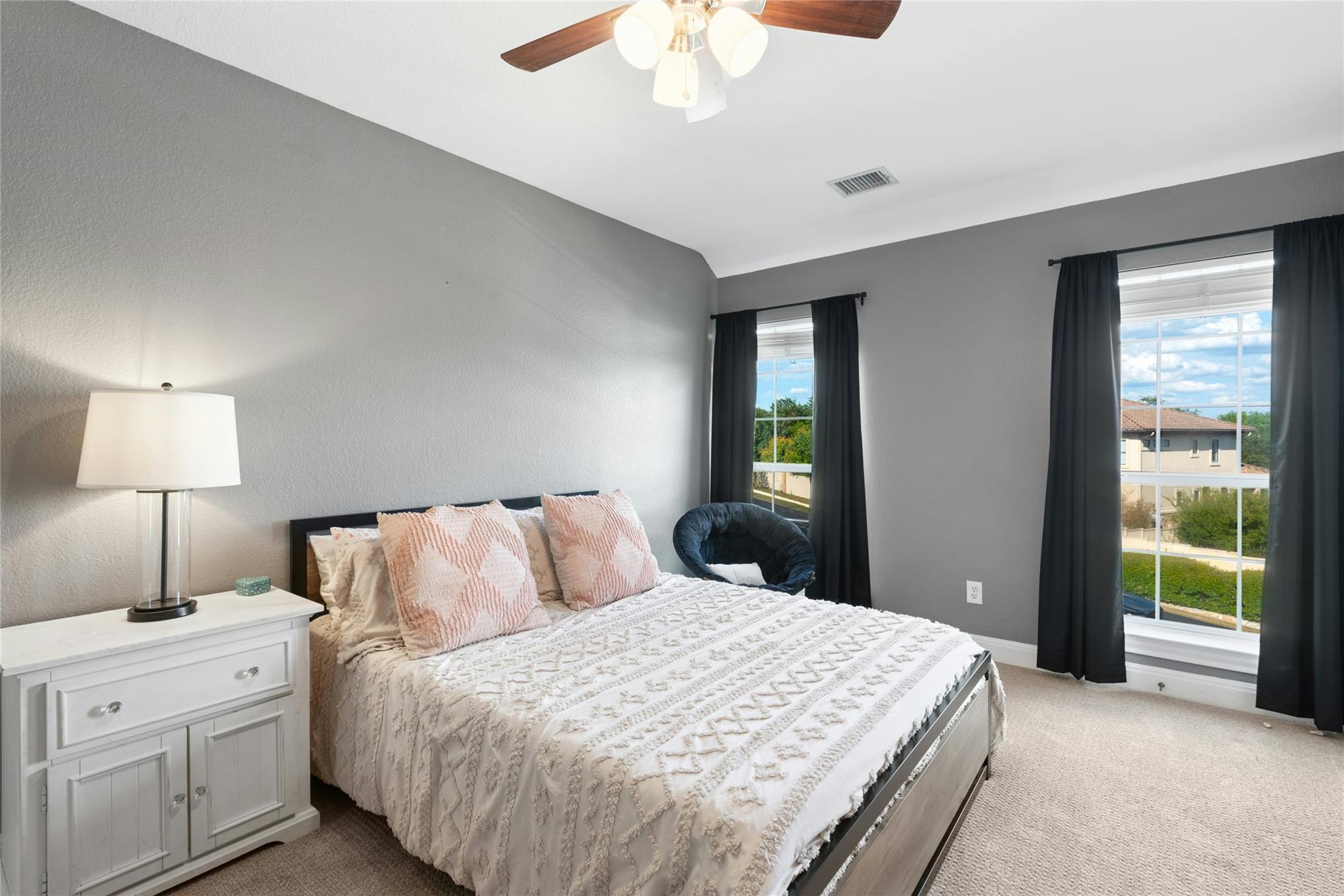 2 Heatherbloom Ln, The Hills, TX 78738