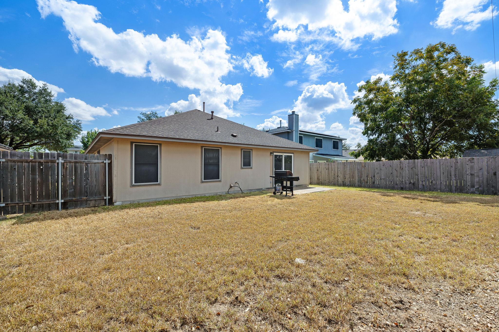 304 Paige Bnd, Hutto, TX 78634