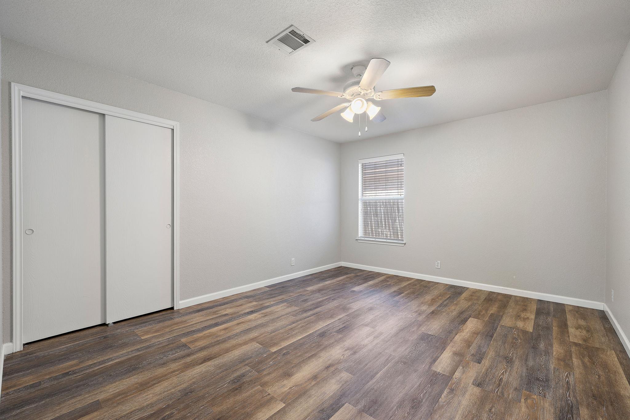 304 Paige Bnd, Hutto, TX 78634