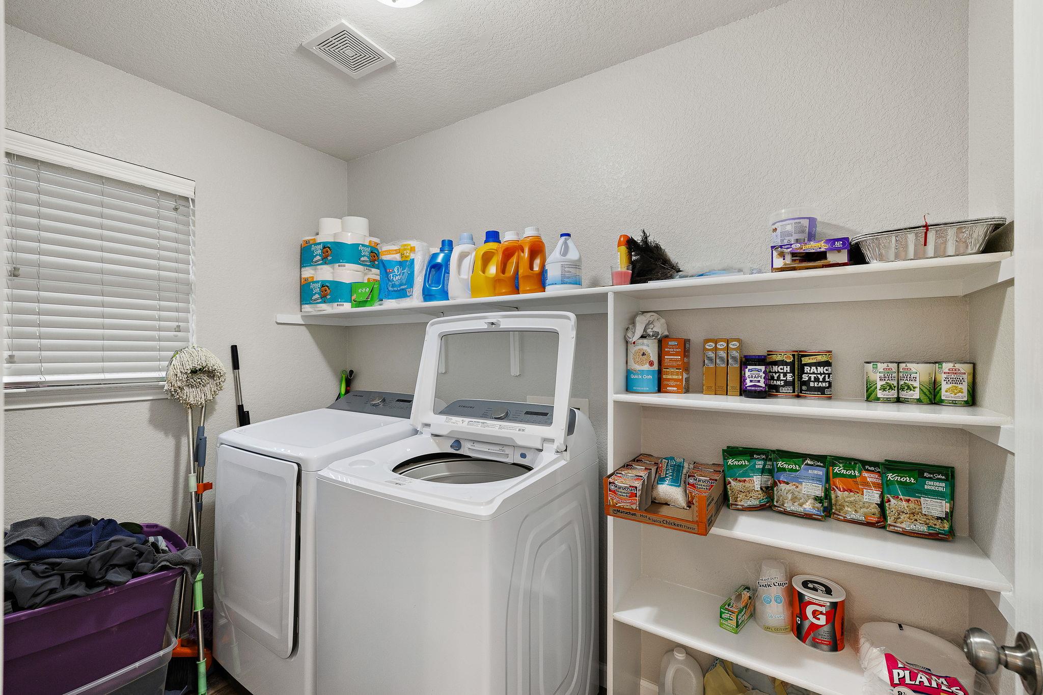 304 Paige Bnd, Hutto, TX 78634