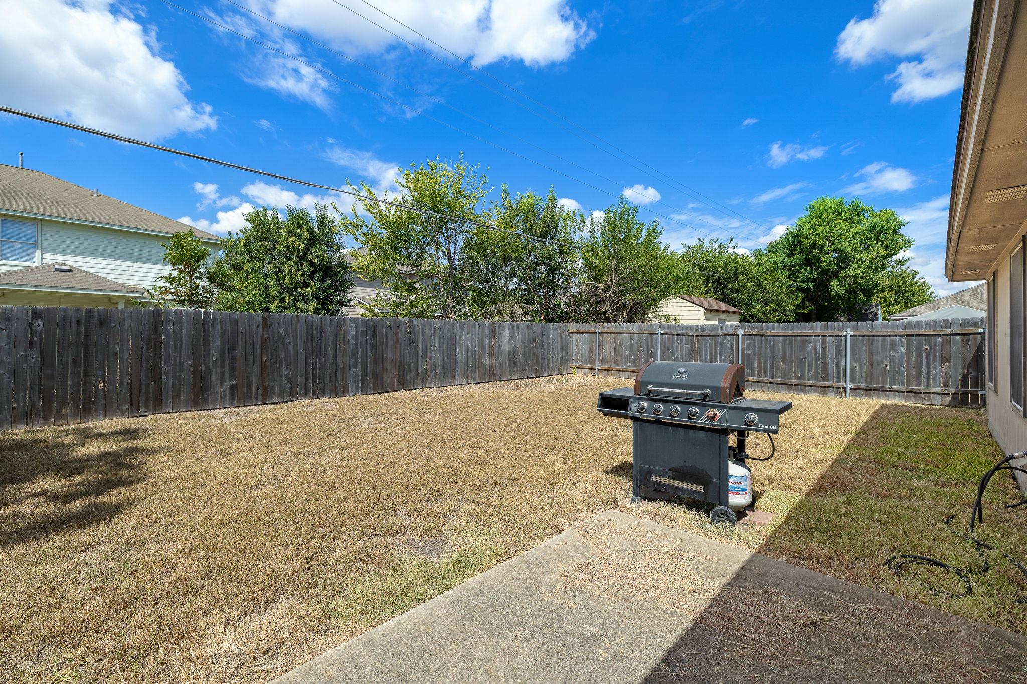 304 Paige Bnd, Hutto, TX 78634