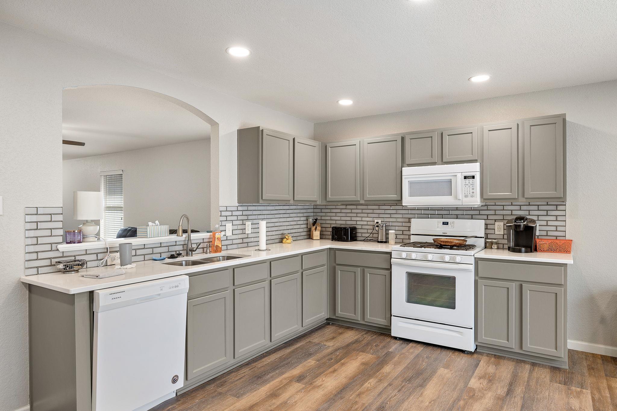 304 Paige Bnd, Hutto, TX 78634