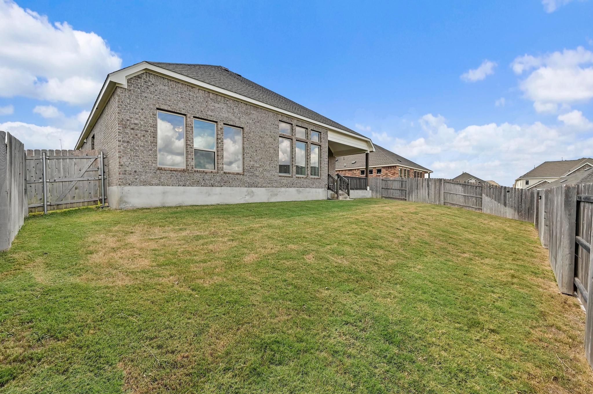 2033 Elk Creek Dr, Leander, TX 78641