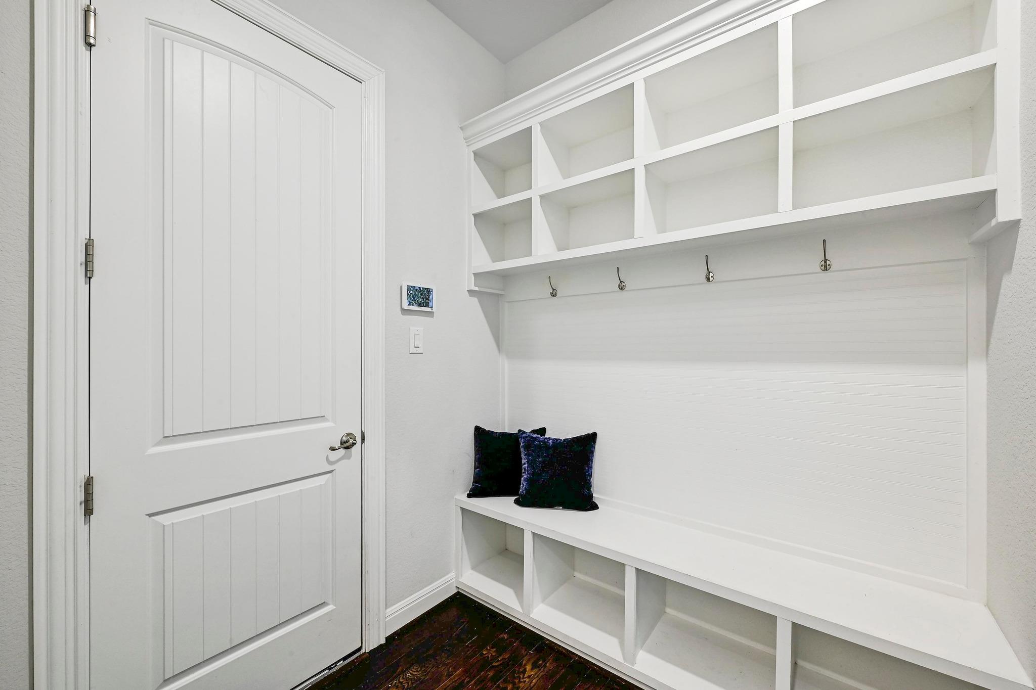 2033 Elk Creek Dr, Leander, TX 78641