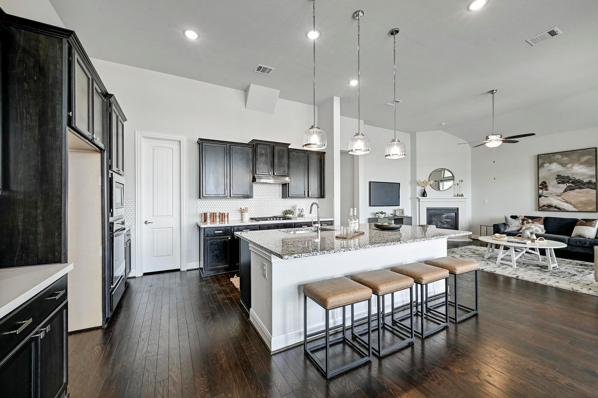 2033 Elk Creek Dr, Leander, TX 78641