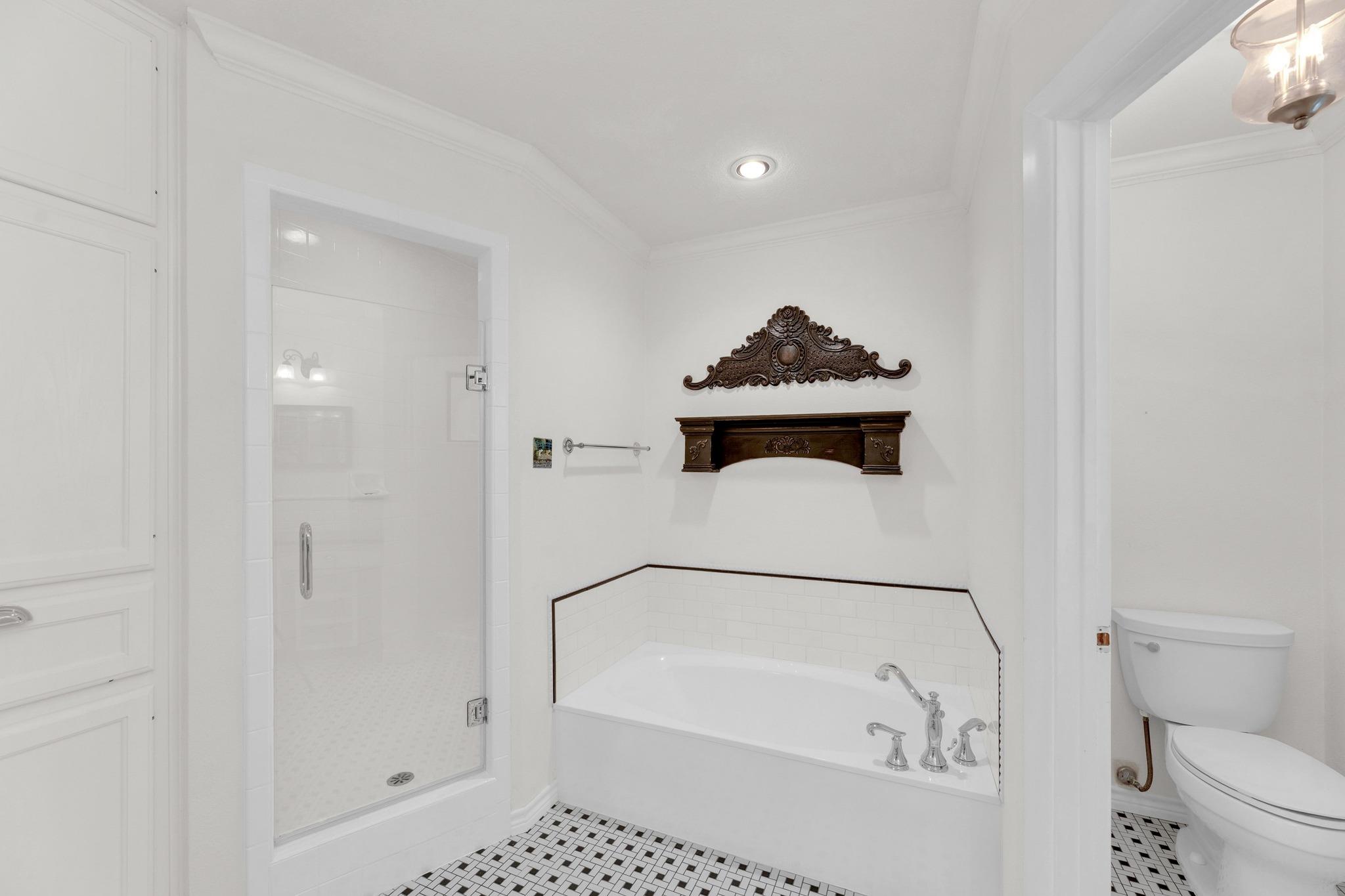 105 Tamarac Ct, Lakeway, TX 78734