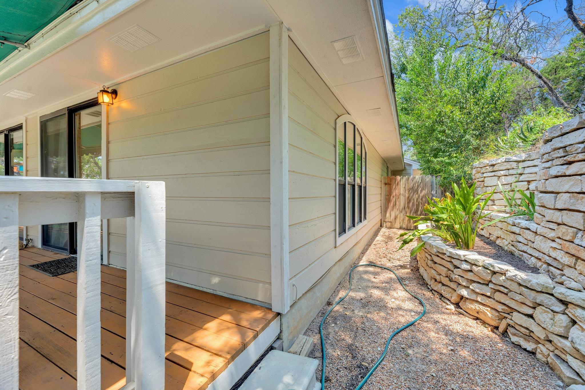 105 Tamarac Ct, Lakeway, TX 78734