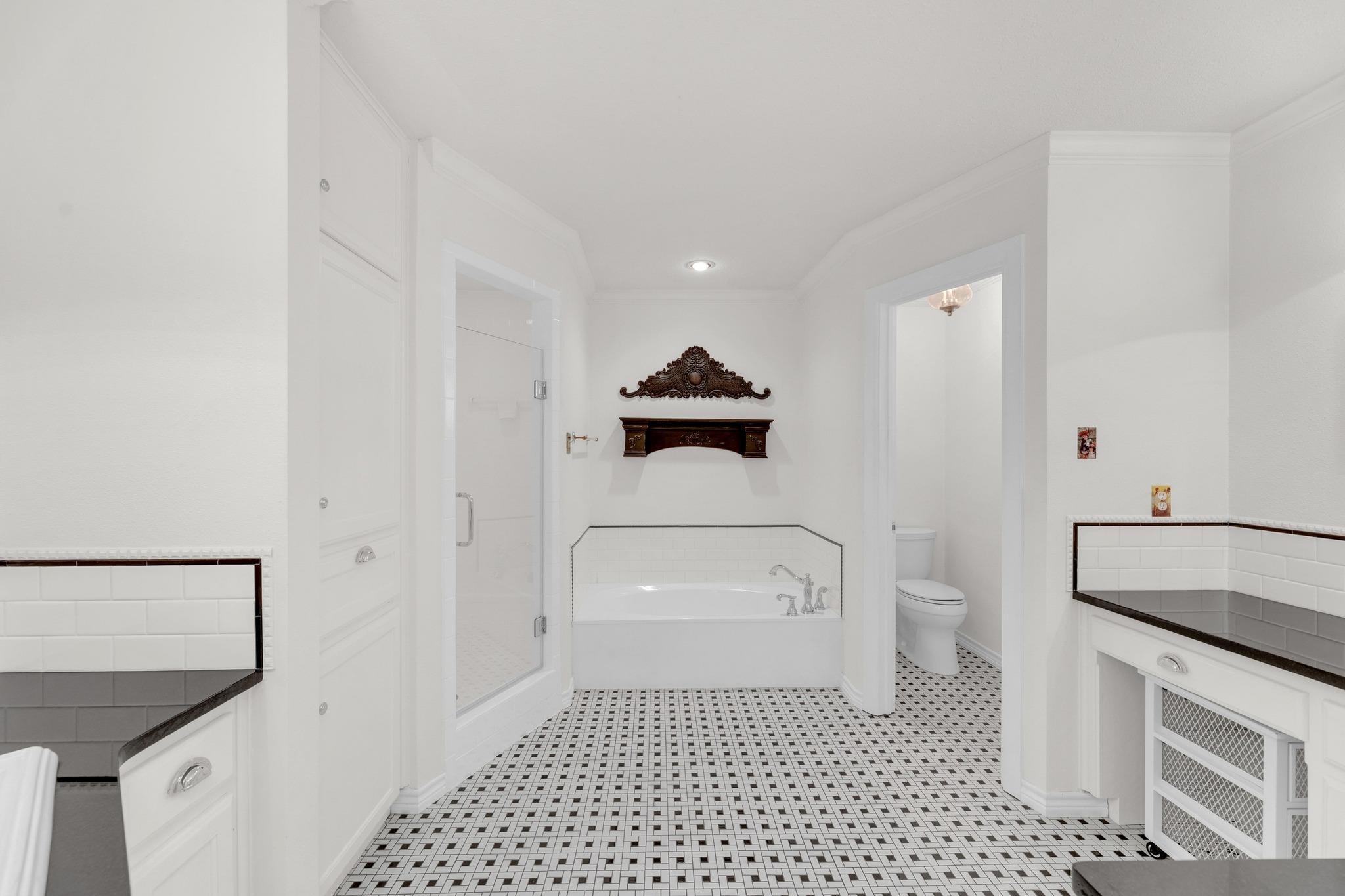 105 Tamarac Ct, Lakeway, TX 78734