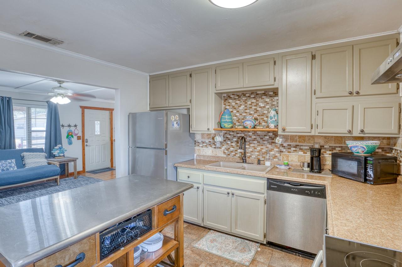 403 South Drive, Kingsland, TX 78639