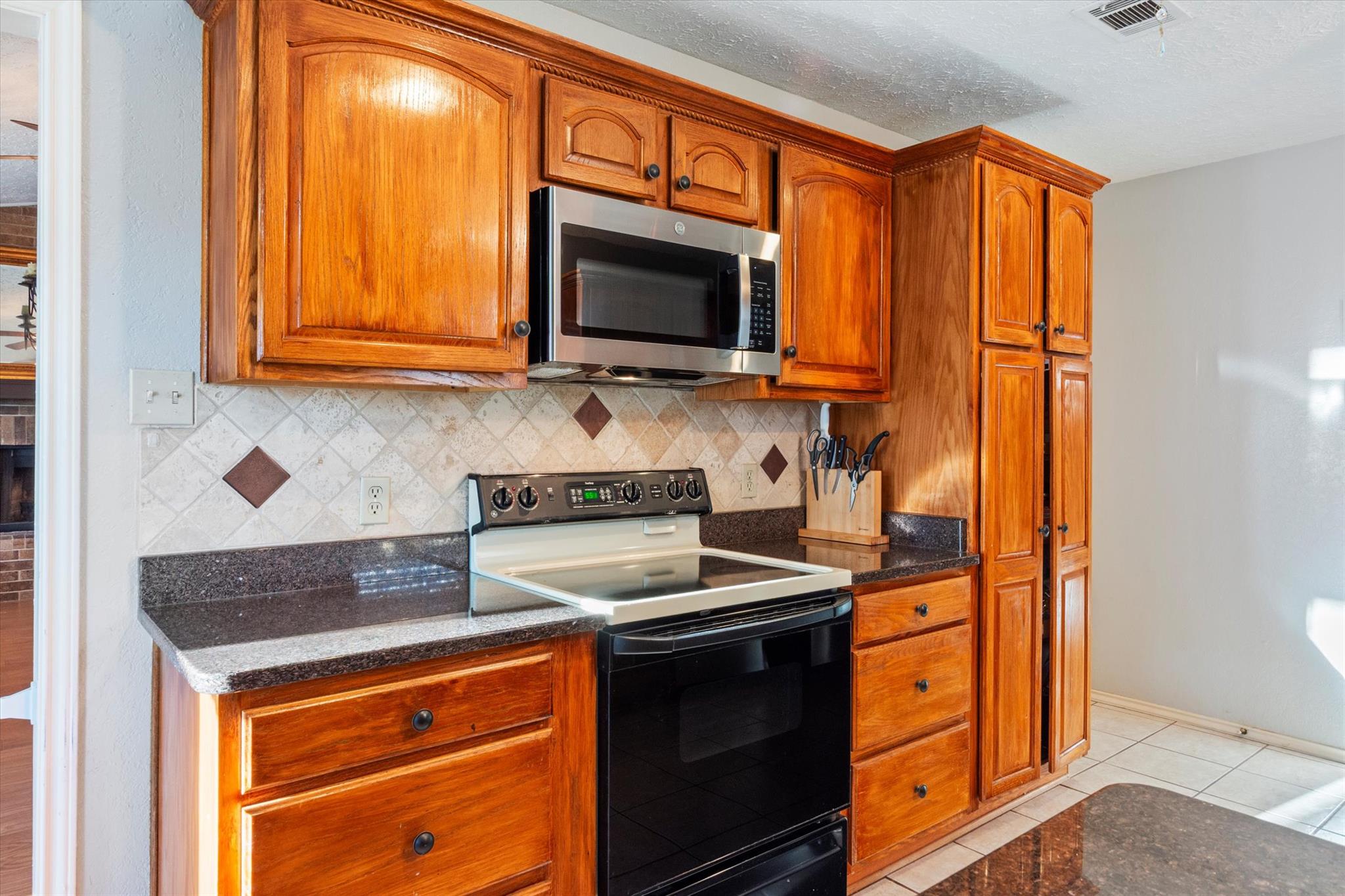 421 Saint Andrews St, Meadowlakes, TX 78654