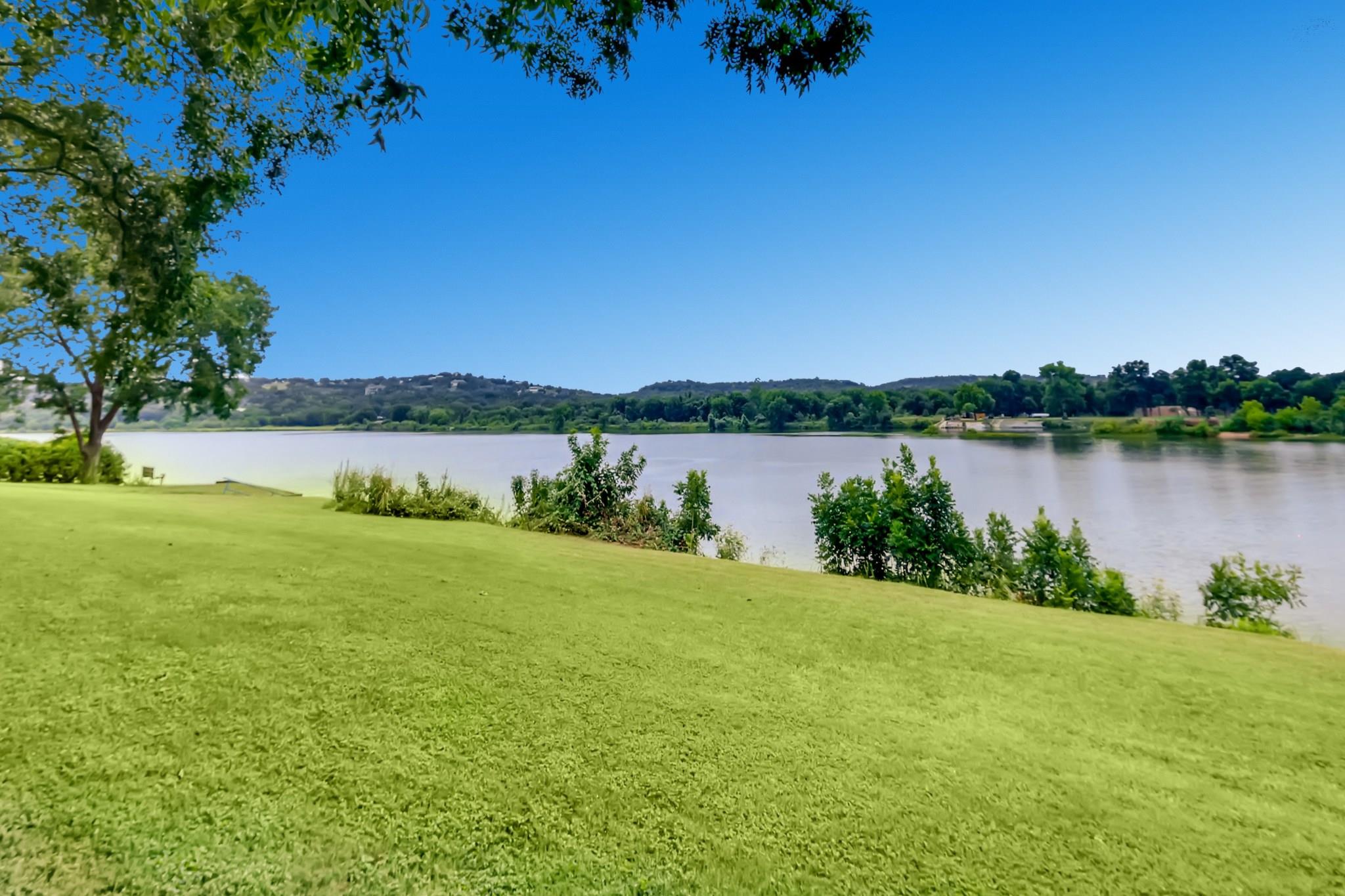 421 Saint Andrews St, Meadowlakes, TX 78654