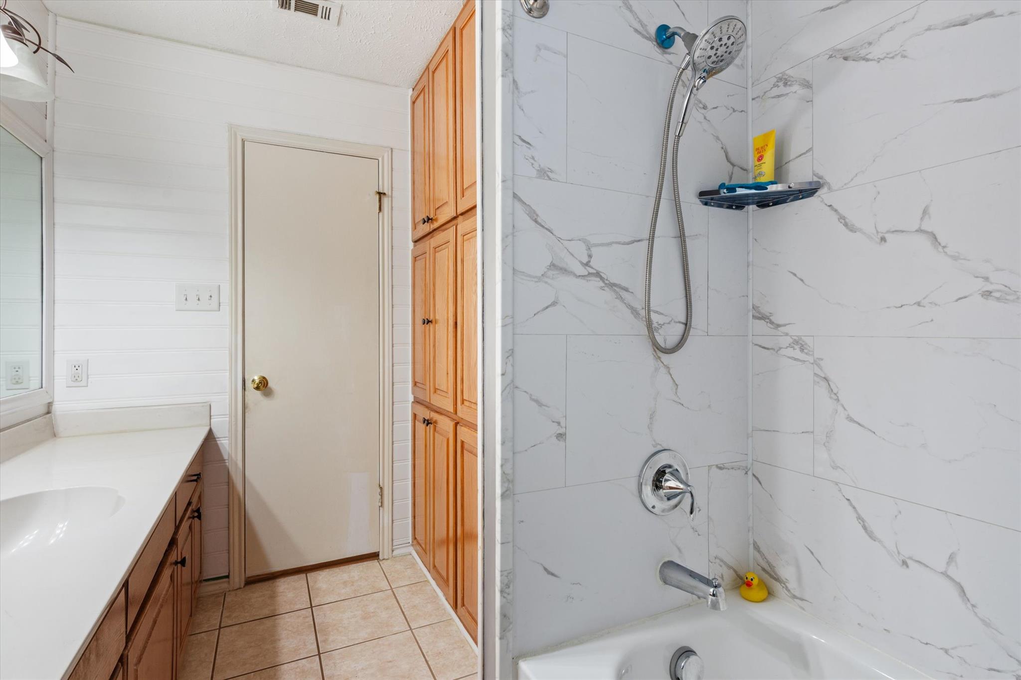 421 Saint Andrews St, Meadowlakes, TX 78654