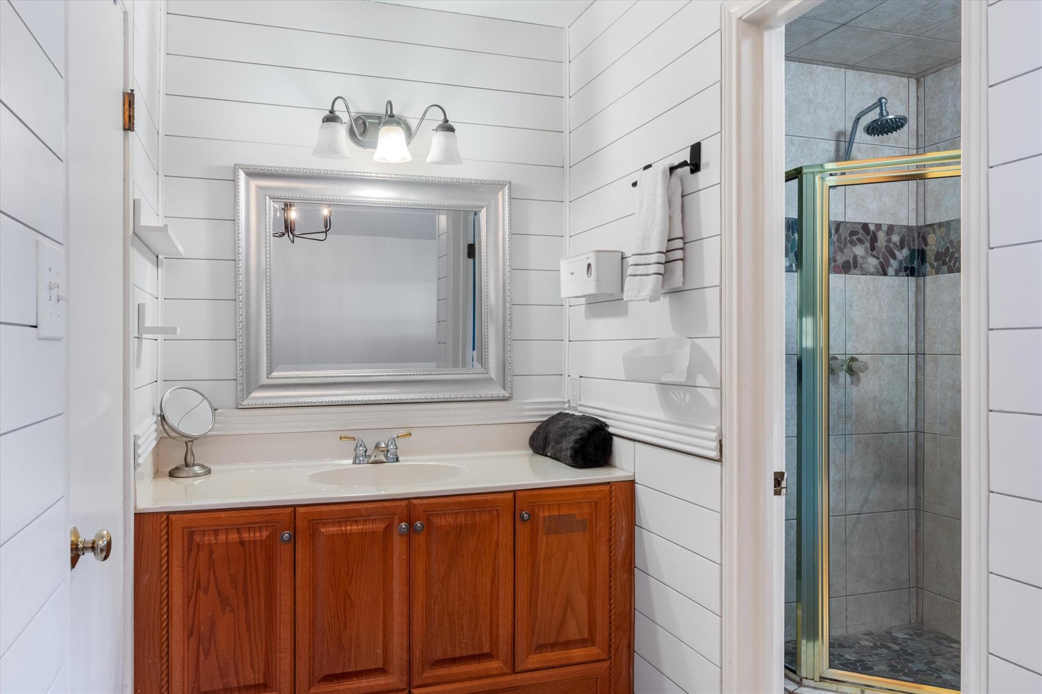 421 Saint Andrews St, Meadowlakes, TX 78654