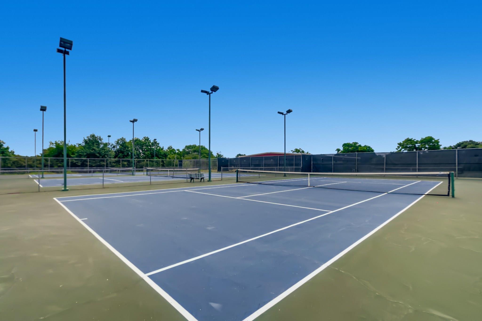 421 Saint Andrews St, Meadowlakes, TX 78654