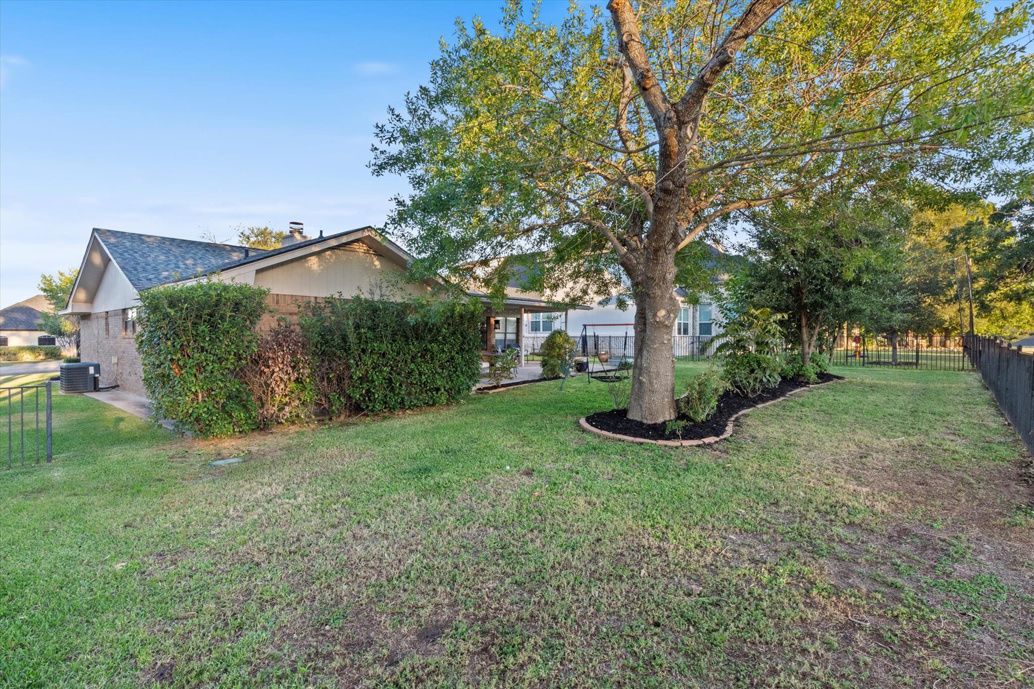 421 Saint Andrews St, Meadowlakes, TX 78654