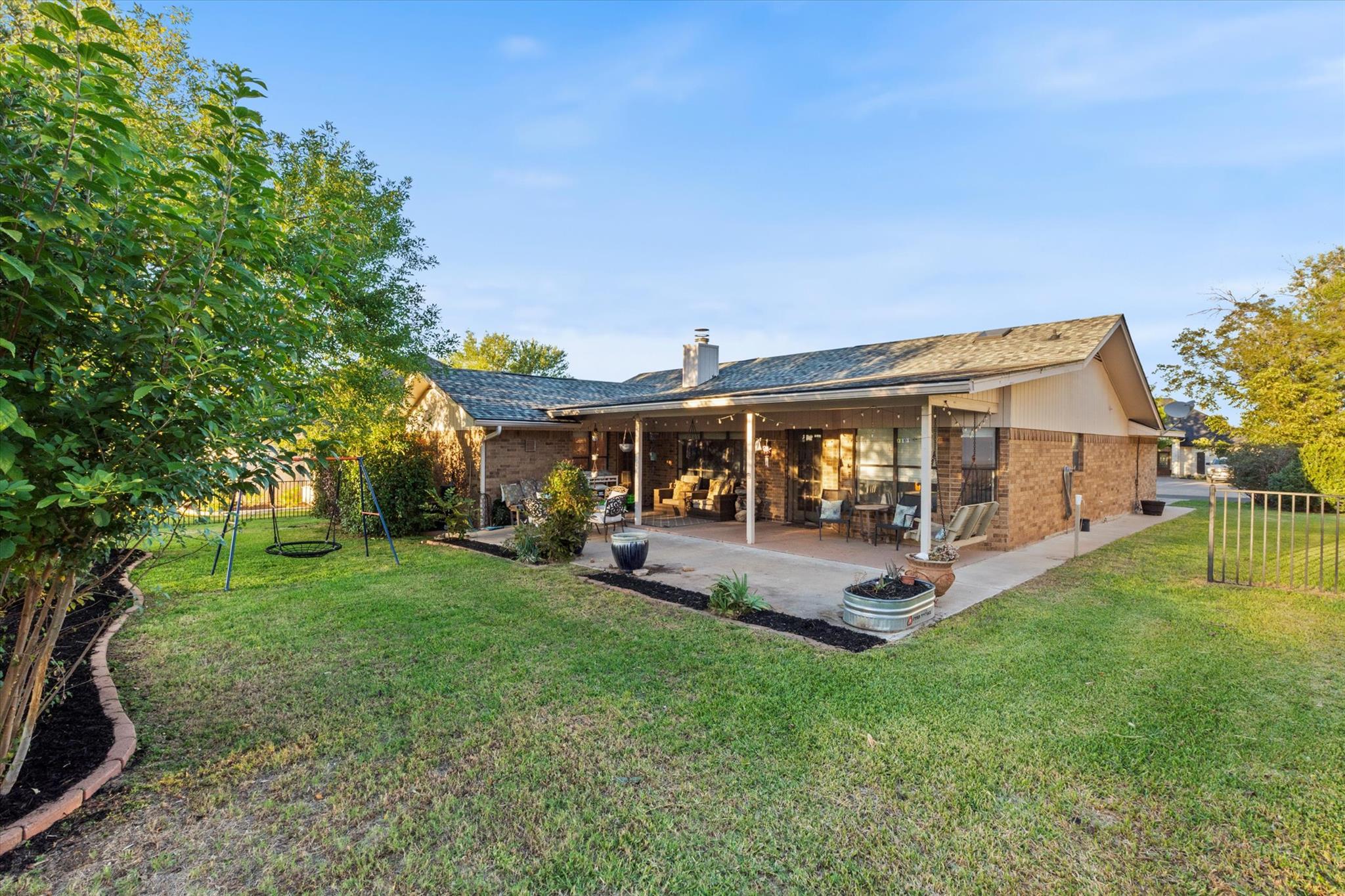 421 Saint Andrews St, Meadowlakes, TX 78654