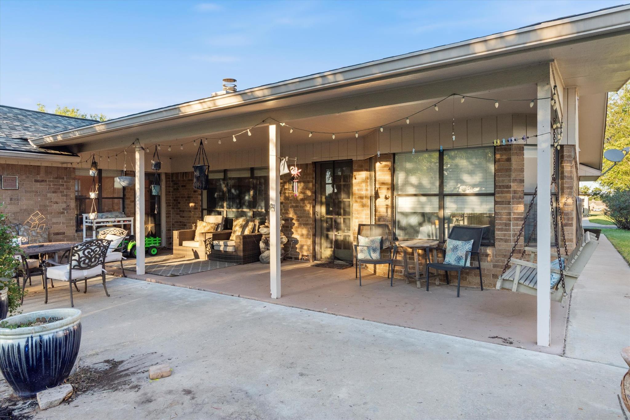 421 Saint Andrews St, Meadowlakes, TX 78654