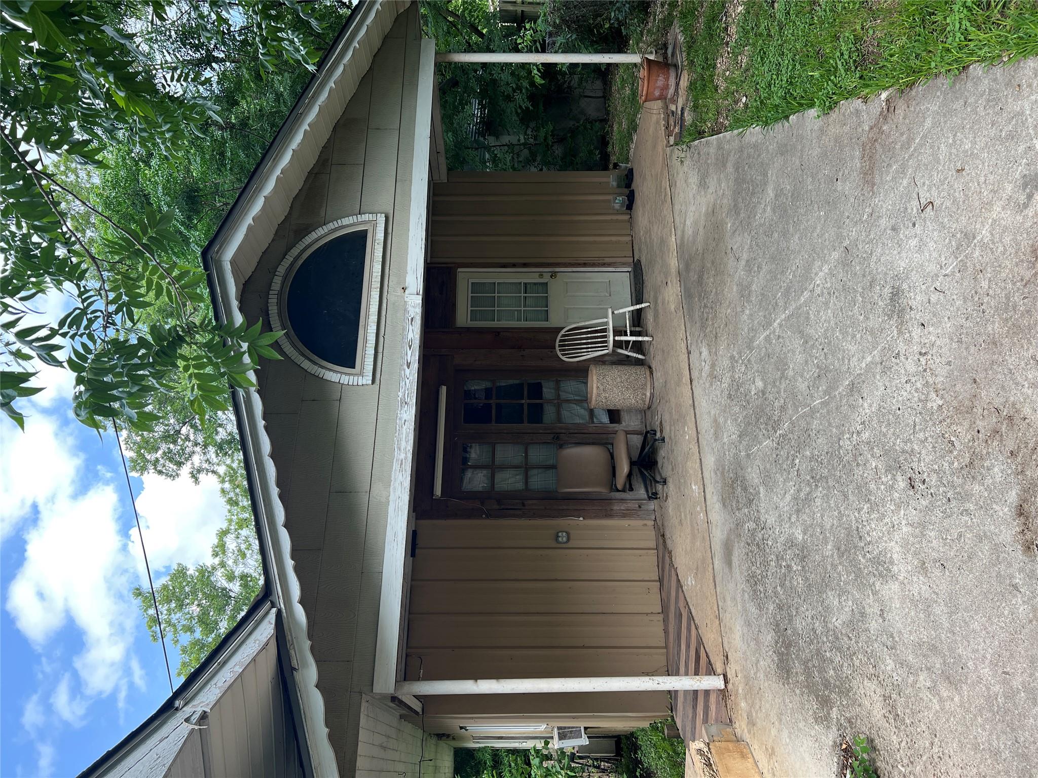 310 Smith Ln, San Marcos, TX 78666