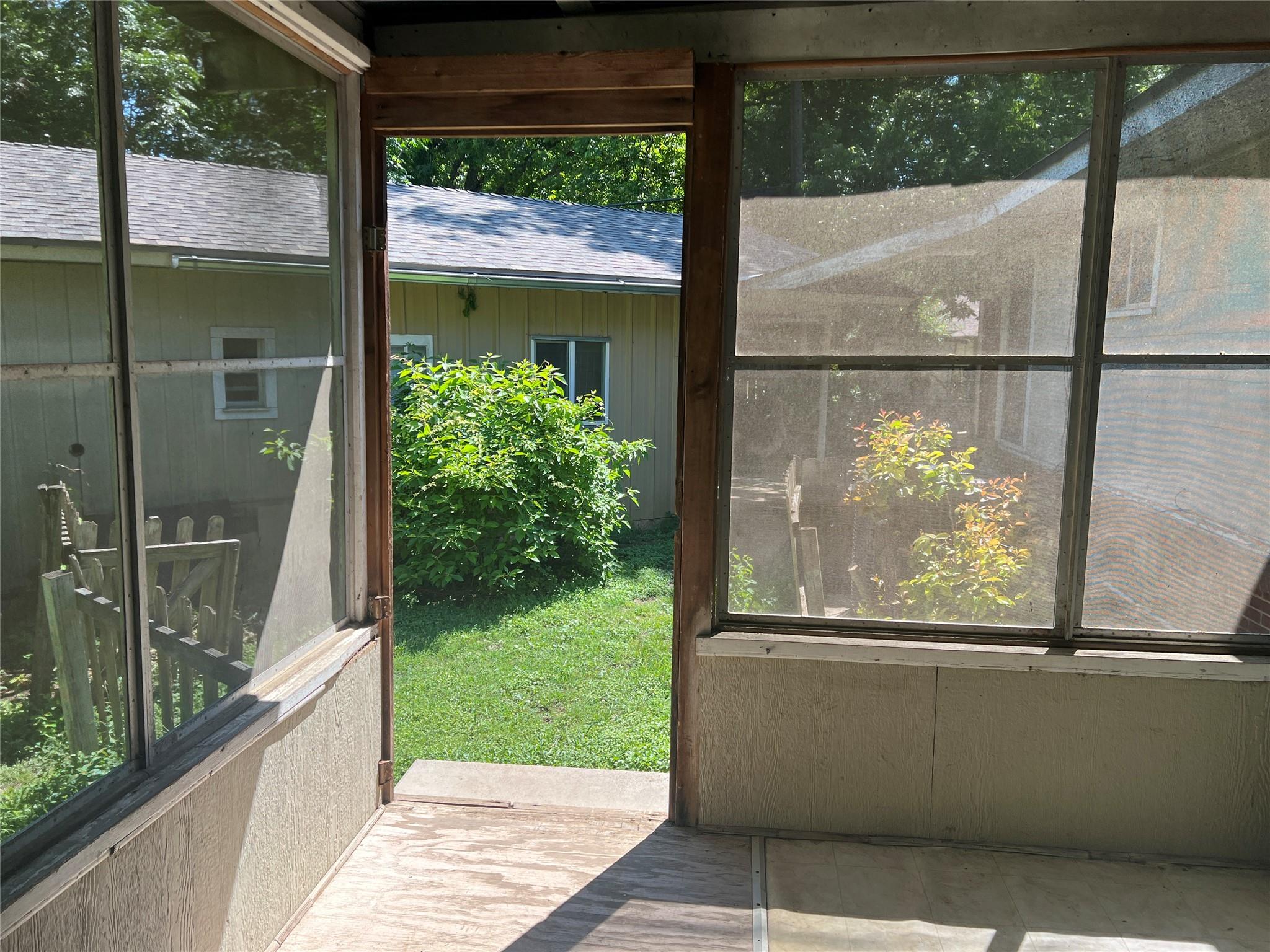 310 Smith Ln, San Marcos, TX 78666