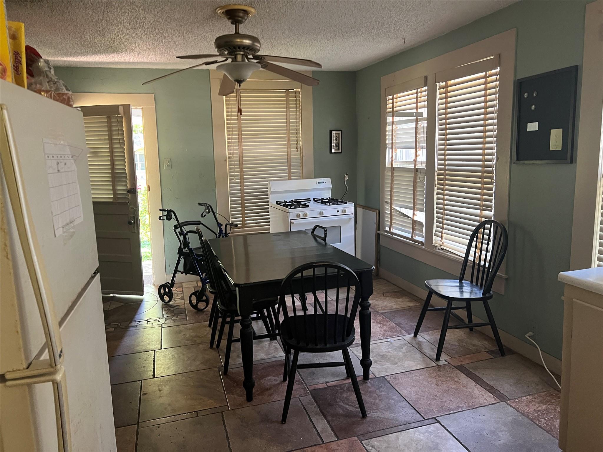 310 Smith Ln, San Marcos, TX 78666