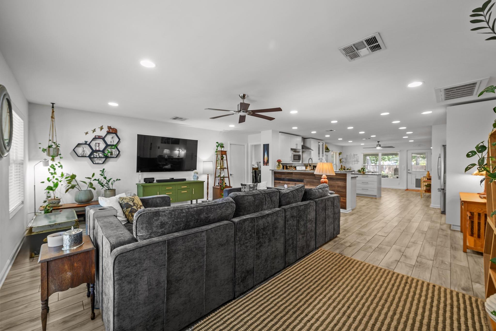 1900 Ohlen Rd, Austin, TX 78757