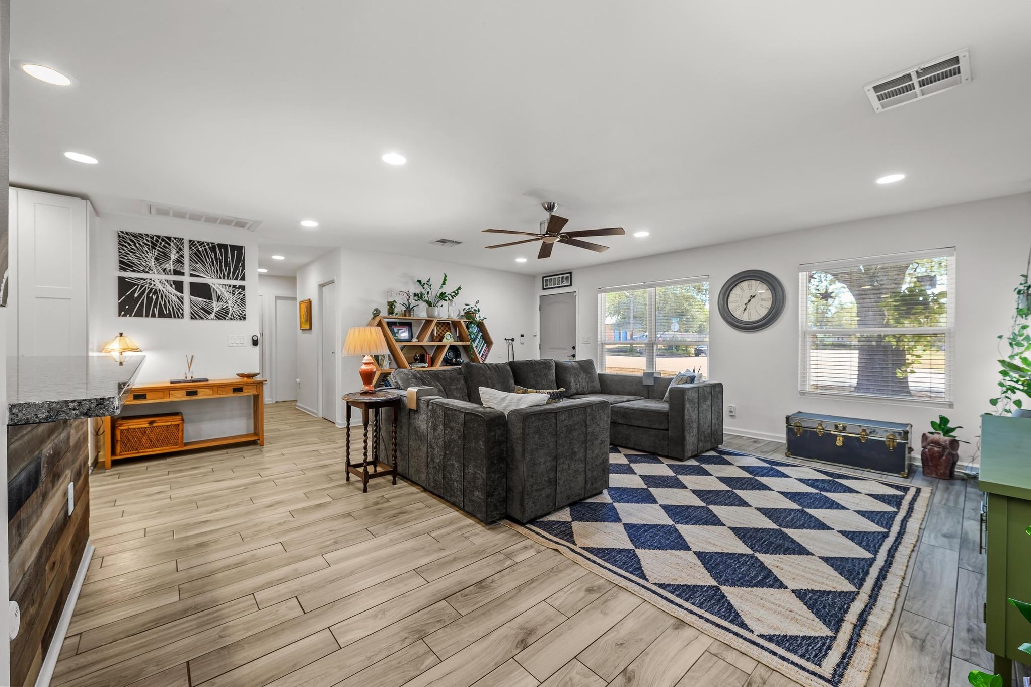 1900 Ohlen Rd, Austin, TX 78757