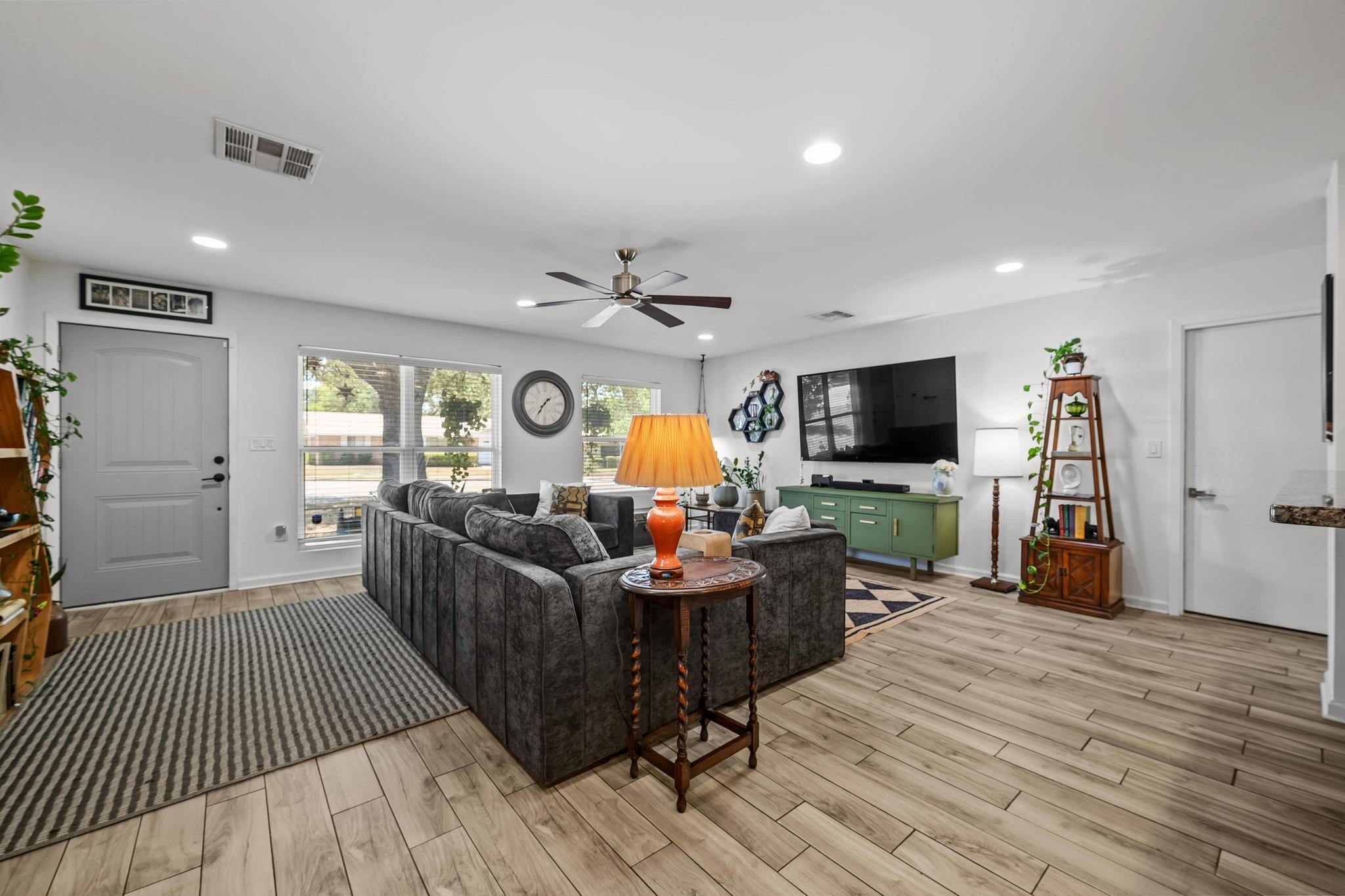 1900 Ohlen Rd, Austin, TX 78757