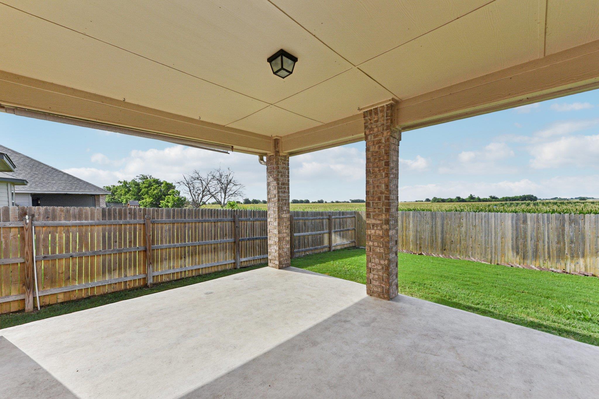 133 Nathaniel Dr, Taylor, TX 76574