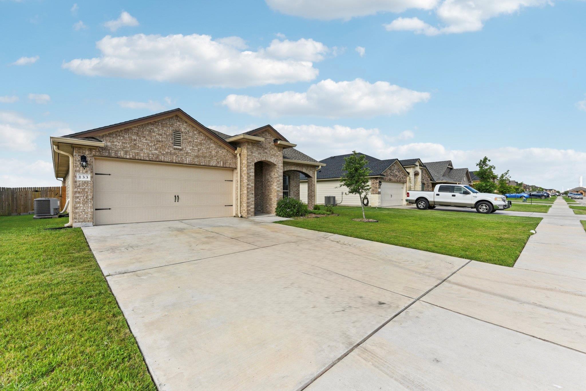 133 Nathaniel Dr, Taylor, TX 76574