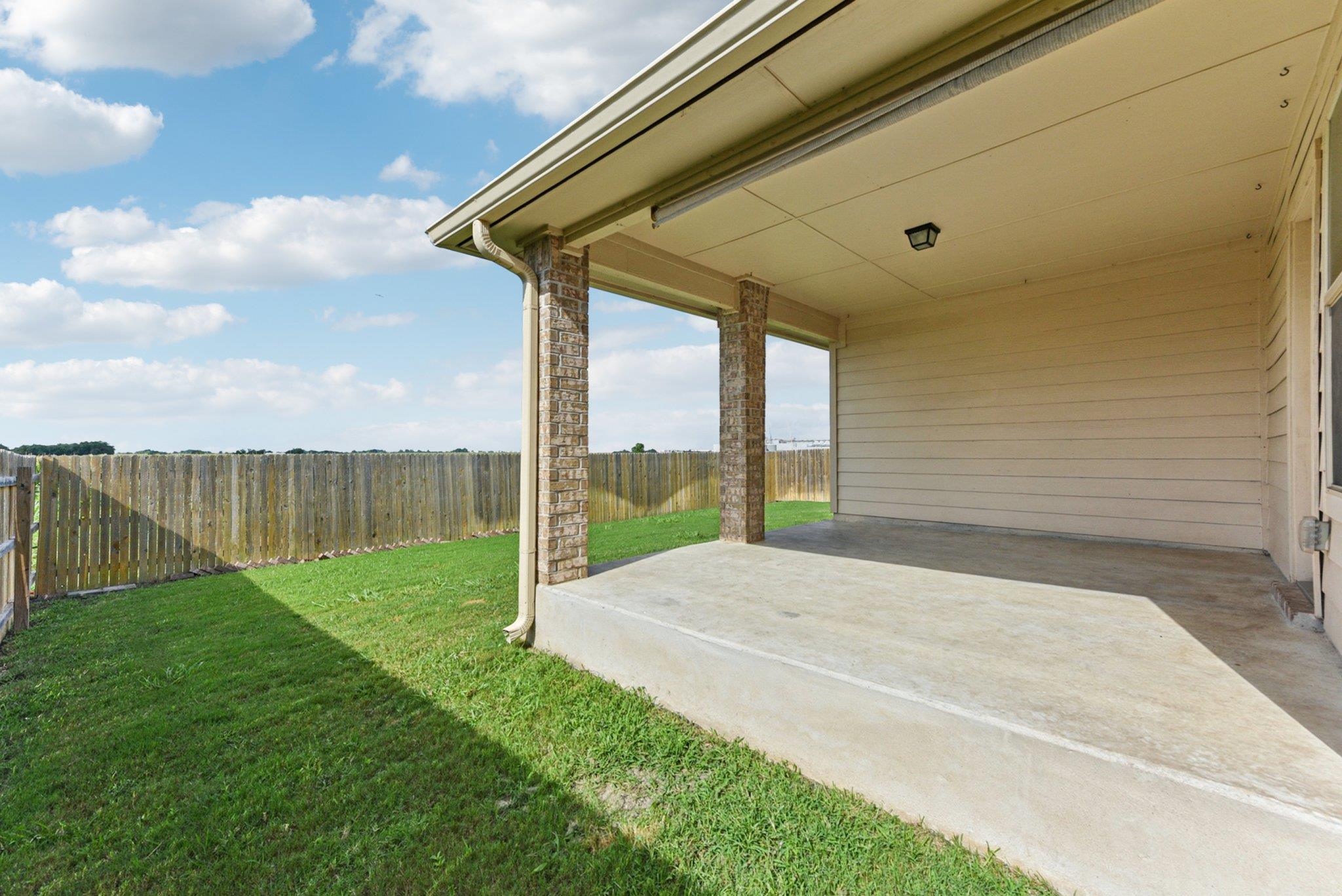 133 Nathaniel Dr, Taylor, TX 76574