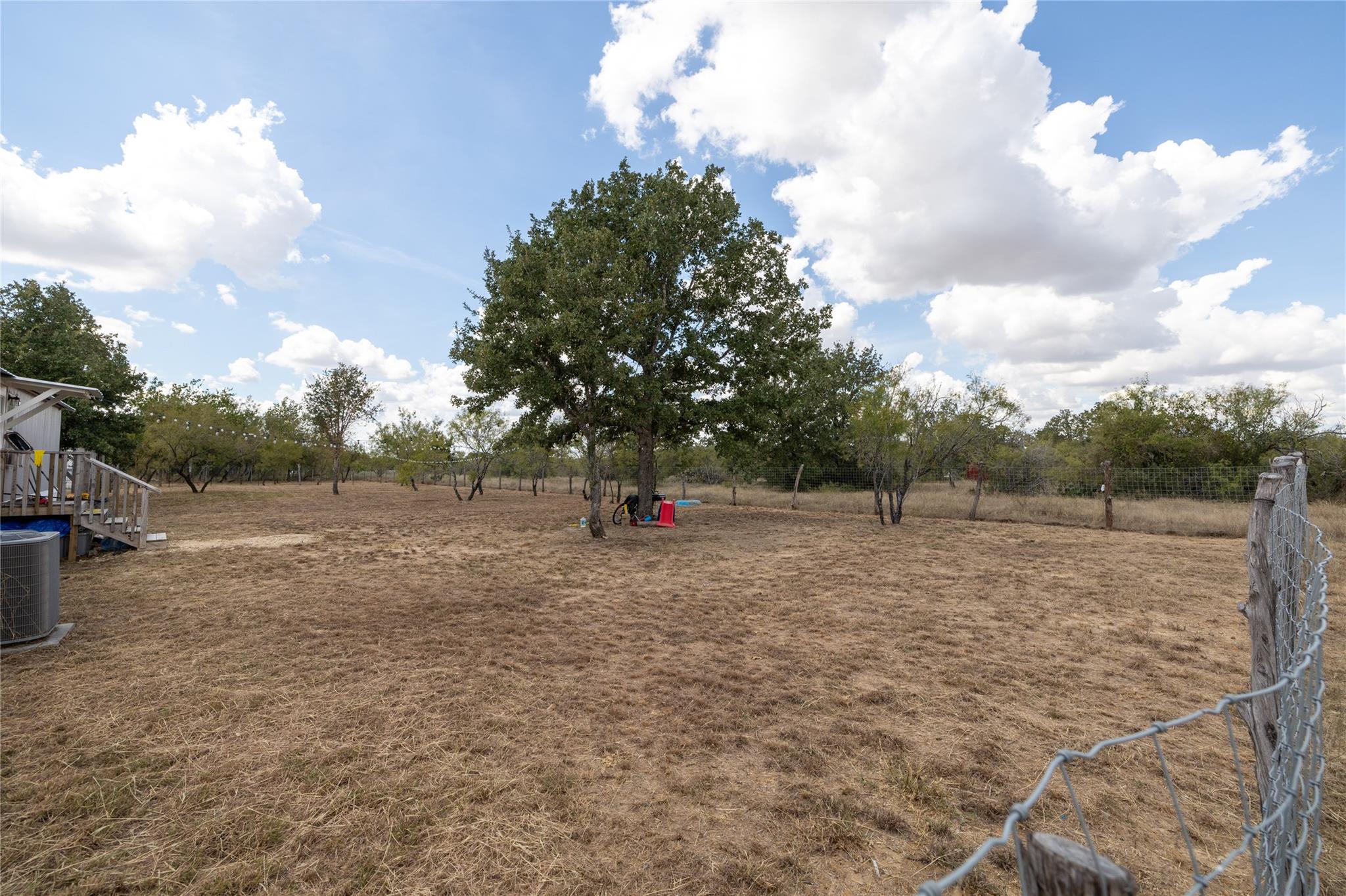 1265 Bugtussle Ln, Luling, TX 78648