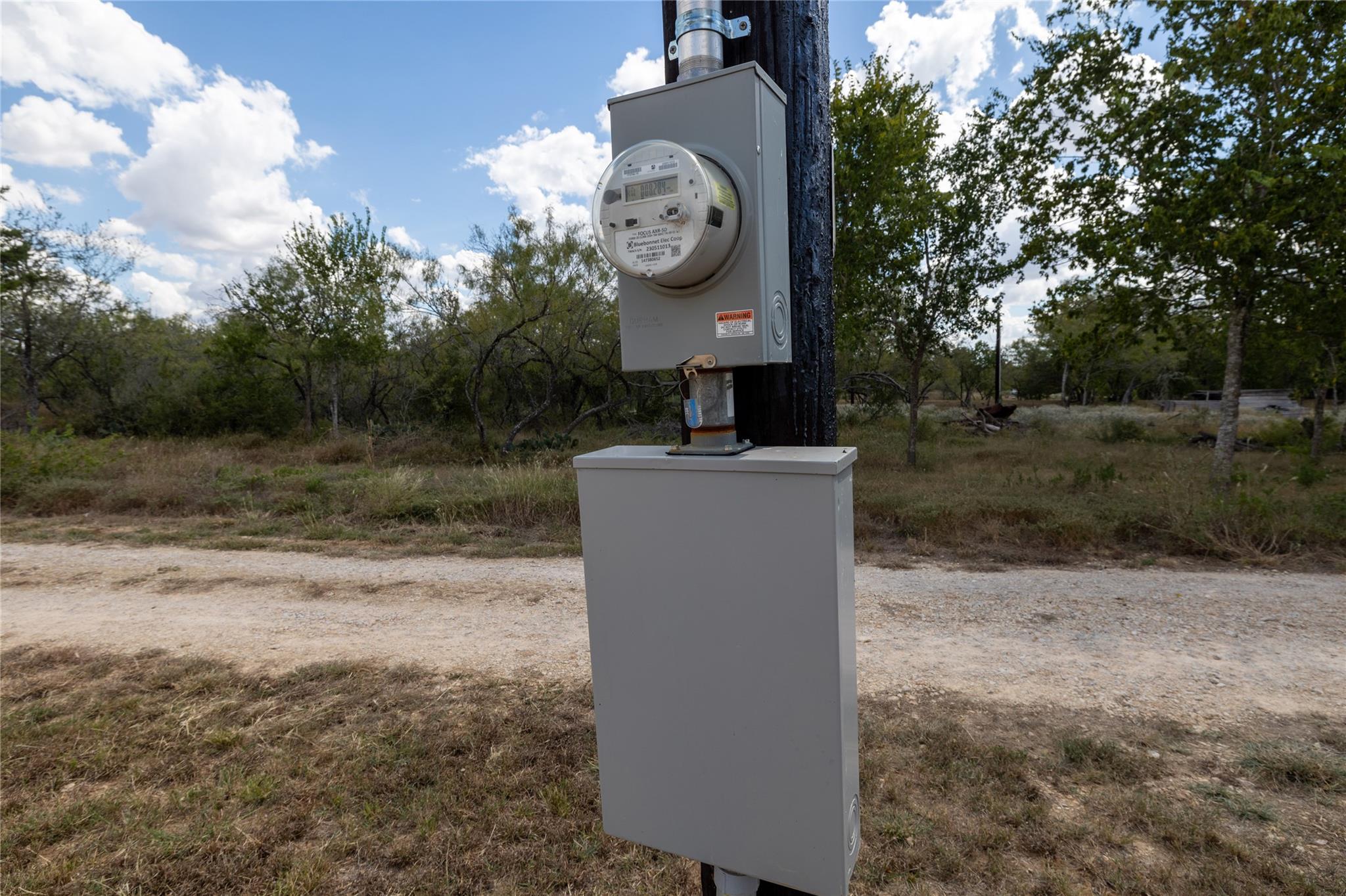 1265 Bugtussle Ln, Luling, TX 78648