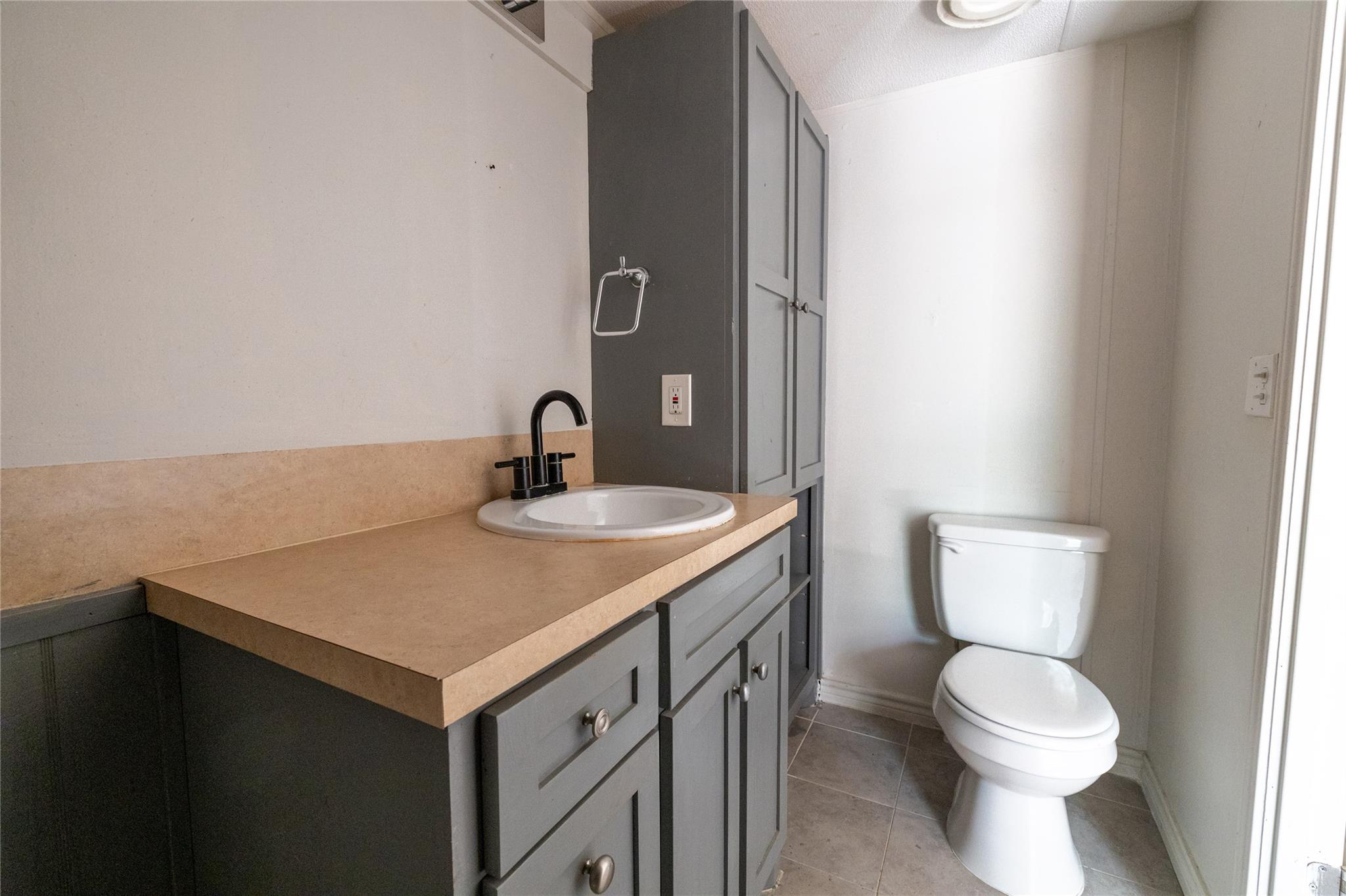 1265 Bugtussle Ln, Luling, TX 78648