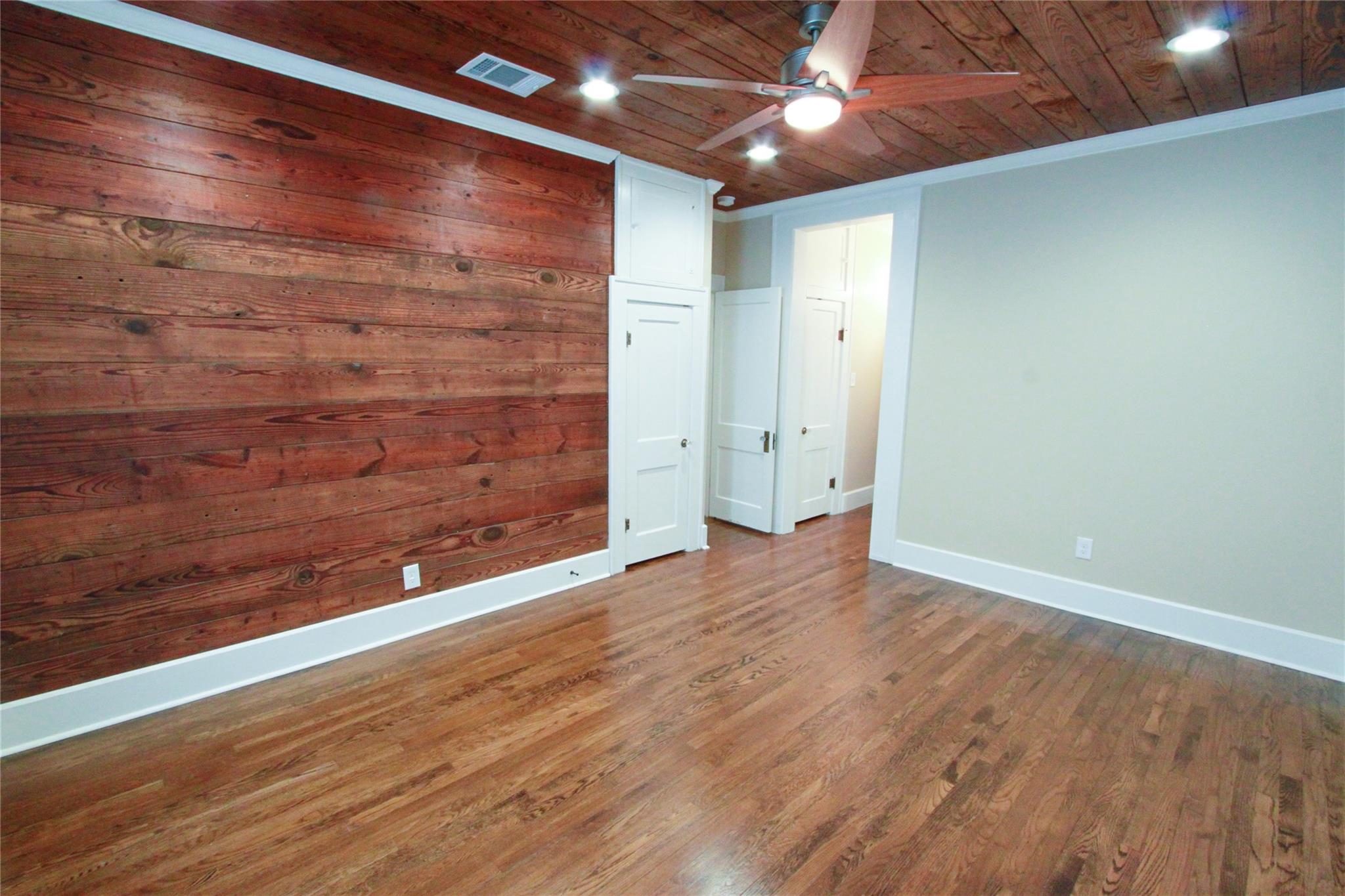 1301 S 6th St, Austin, TX 78704