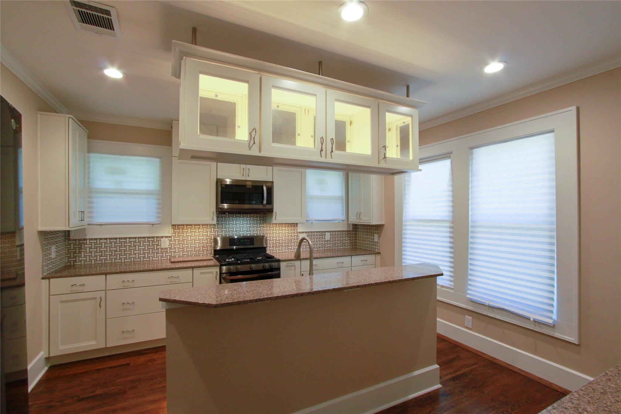 1301 S 6th St, Austin, TX 78704